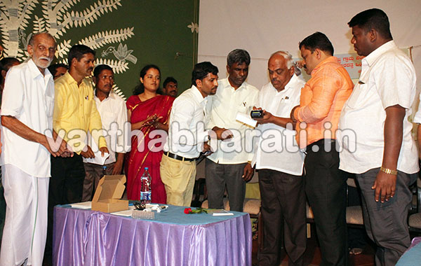 ಶ್ರಮದ ಹಣವನ್ನು ಅಣಕಿಸುವ ಅಸಹ್ಯಕರ ಐಶ್ವರ್ಯದ ಪ್ರದರ್ಶನಕ್ಕೆ ಕಡಿವಾಣ ಅಗತ್ಯ: ಸಚಿವ ರಮೇಶ್ ಕುಮಾರ್